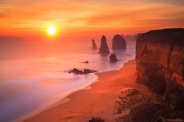 Julitokiss's tweet photo. "@_Paisajes_: Los Doce Apóstoles, Australia. http://t.co/6FDoUf4b87" @JaviRoldan_ @Adry_fdez igualitos que los nuestros xD