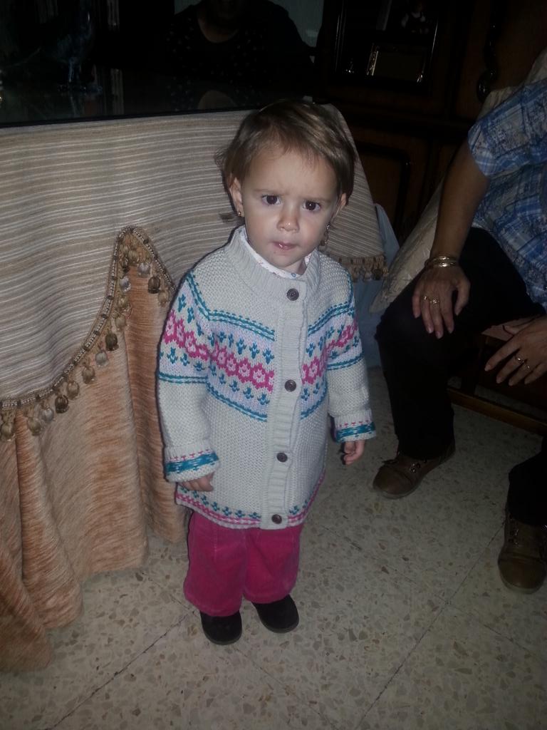 LauraPerezPere1's tweet photo. Tu sobrinita tambien te echa de menos. Te quiero feo @mamegnzlz http://t.co/D8bNKy2kRZ
