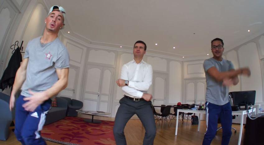 LeWebPol's tweet image. Comment le maire UMP de #Rochefort s'est (presque) transformé en danseur de hip-hop &amp;gt;&amp;gt; bit.ly/1vNlj9W