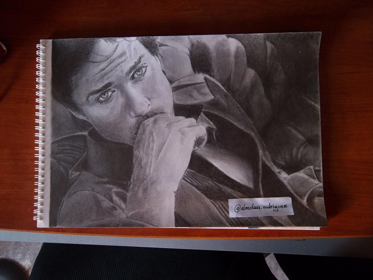 Almu_RoG's tweet photo. Retrato de @iansomerhalder a grafito follow me on face @almudena.rodriguez.artwok #art #TheVampireDiaries #portrait http://t.co/VaOuy6YdRN