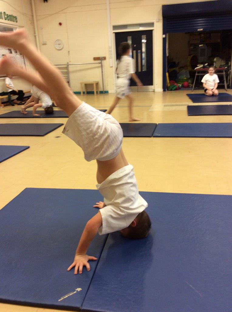 MrsWillcoxfps's tweet photo. @fazakprimary #gymnastics #PE #Balance http://t.co/PlLF5mQ7f5