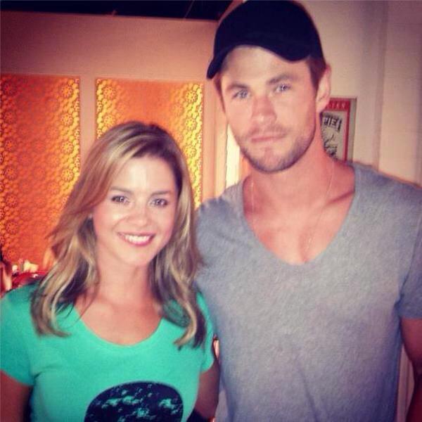 JessGraceFans's tweet photo. The very stunning and seriously beautiful @JessGrace_Smith with the lovely Chris Hemsworth!!! ☺️ http://t.co/rocljNYTbc