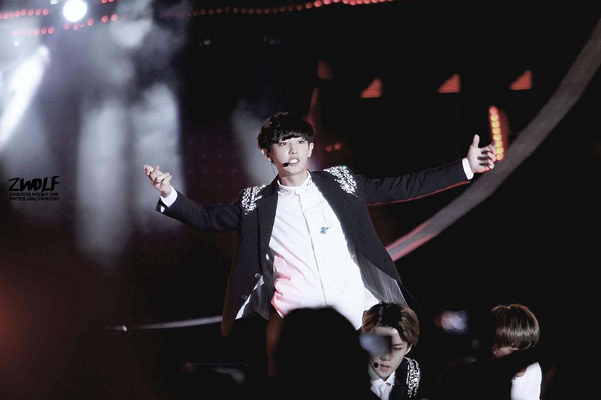 zwolfexo's tweet photo. #ChanyeolVirusDay  HAPPY BIRTHDAY to our CHANYEOL ^^ http://t.co/3Sucf60C7a http://t.co/owloldFXo4