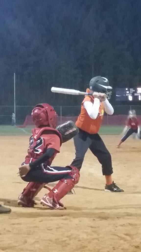 DSA_01's tweet photo. "@sphopper: @DSA_01 #DSATrained...Emma at the plate. http://t.co/9785uW9RK5" Hardwork is in the Hopper blood! #DSAProud