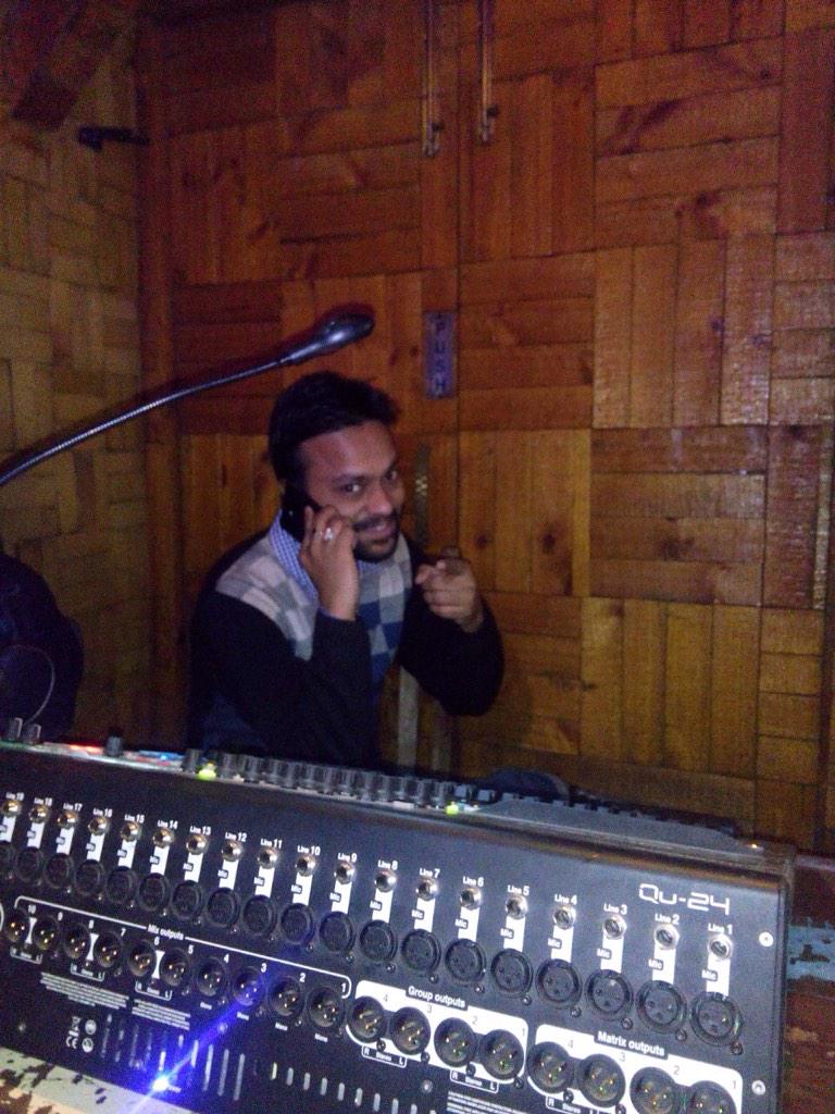 SlapdashTavern's tweet photo. Meet thy bassist! Ready to kill it on stage! XD @otb hauz khas http://t.co/rcHQlsXfb7