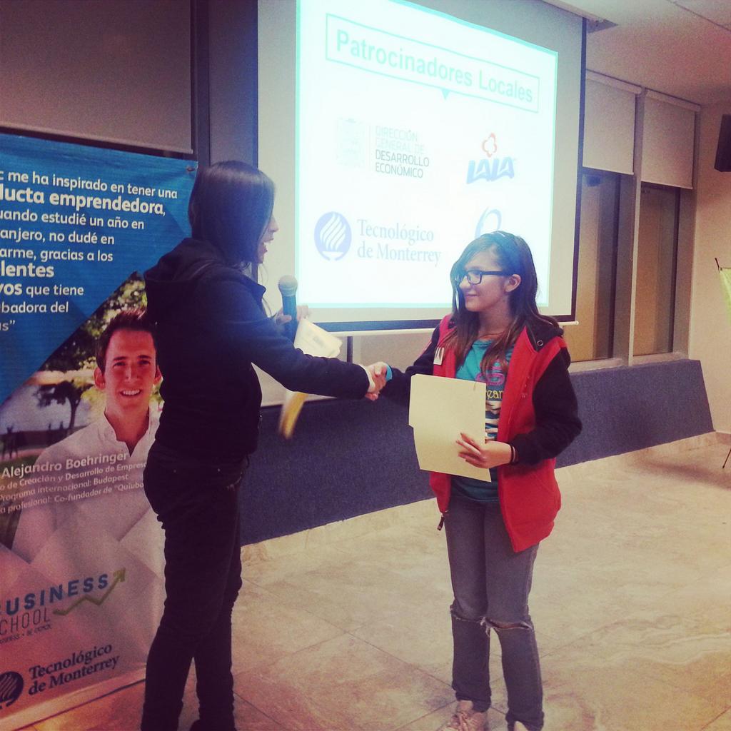 sofialmaraz's tweet photo. Se entregaron 20 becas por parte de @AyuntTorreon y @desarrolloectrn para el #startupweekend #Torreón ¡Felicidades! http://t.co/q2JGKQcPhd