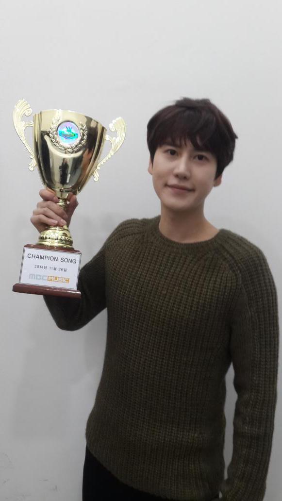 Kyuhyun wins on 'Show Champion' with 'At Gwanghwamun'! allkpop.com/article/2014/1…