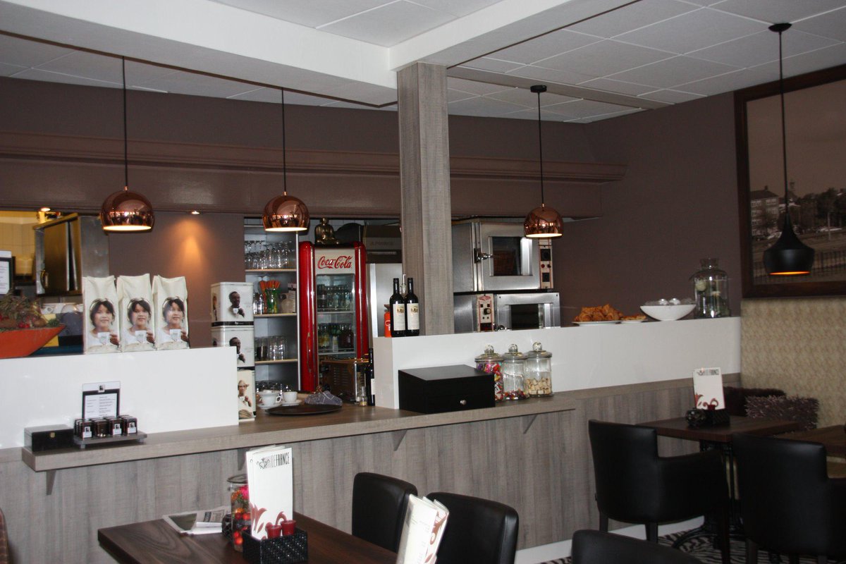 Foto's van ons mooie werk bij Lunchroom De France in Zutphen, Korte Beukerstraat 4. Chique zaak geworden!!