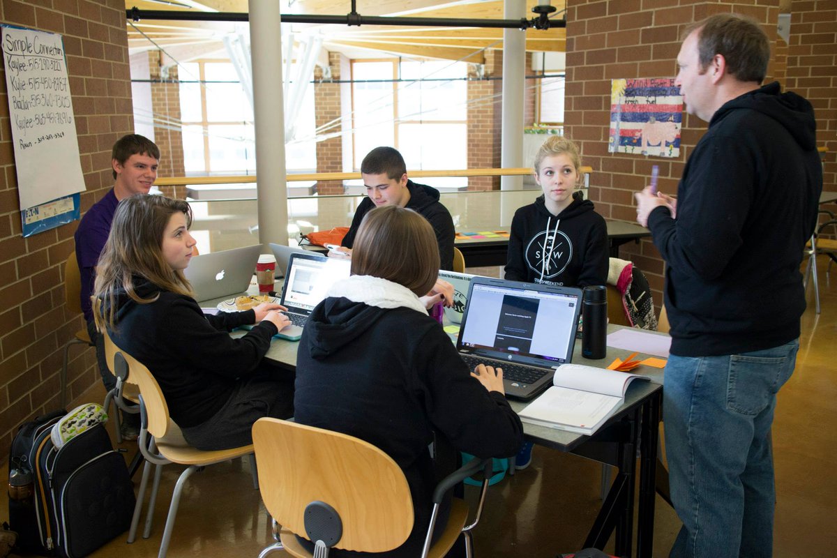 SiliconPrairie's tweet photo. .@SWCedarFalls winner provides simplified tech help http://t.co/M9W6w9VbhF #SWCF14 http://t.co/C3O33eGm7r