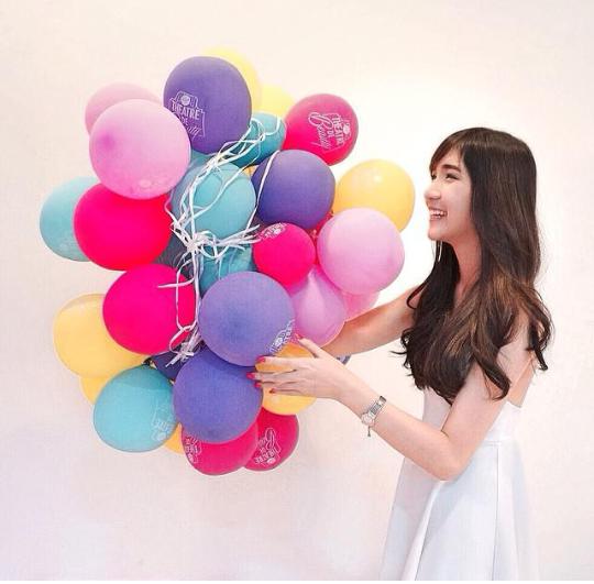 elyseslys's tweet photo. @chayoolr .hay bestie...cepet balik ya jangan leave:( happy brithday cayol....ini balon dari gumin buat cayol😉 http://t.co/fKBoZjUWi3