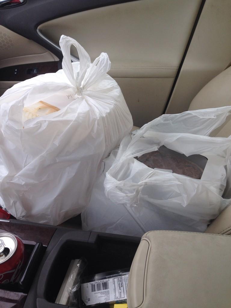 J_Studer's tweet photo. 6 pies for 5 people... Well done mother, well done http://t.co/OBniivF99J