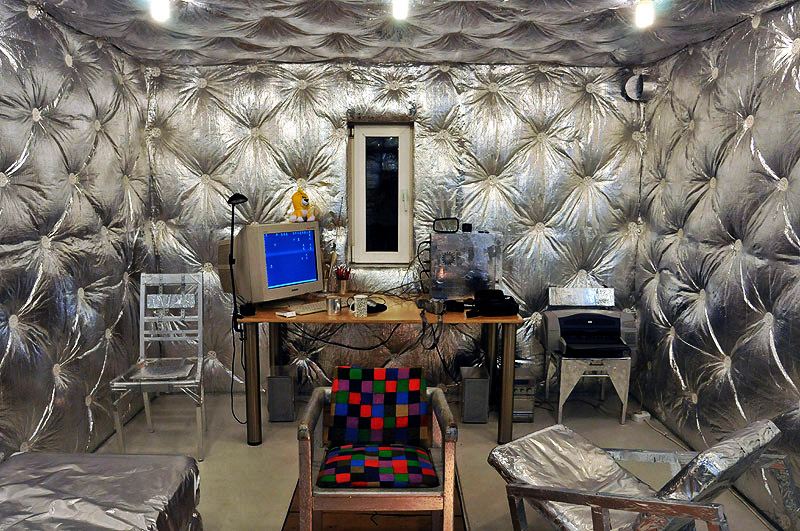 TechOlala's tweet image. Grandmother Spends £4,000 to WiFi-Proof Home from 'Cancer-Causing' Signals -  yhoo.it/1tjG3jS via @YahooNewsUK