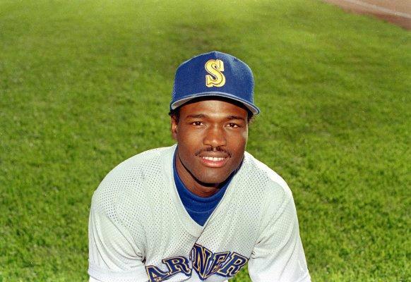 Happy 54th birthday to Harold Reynolds. 