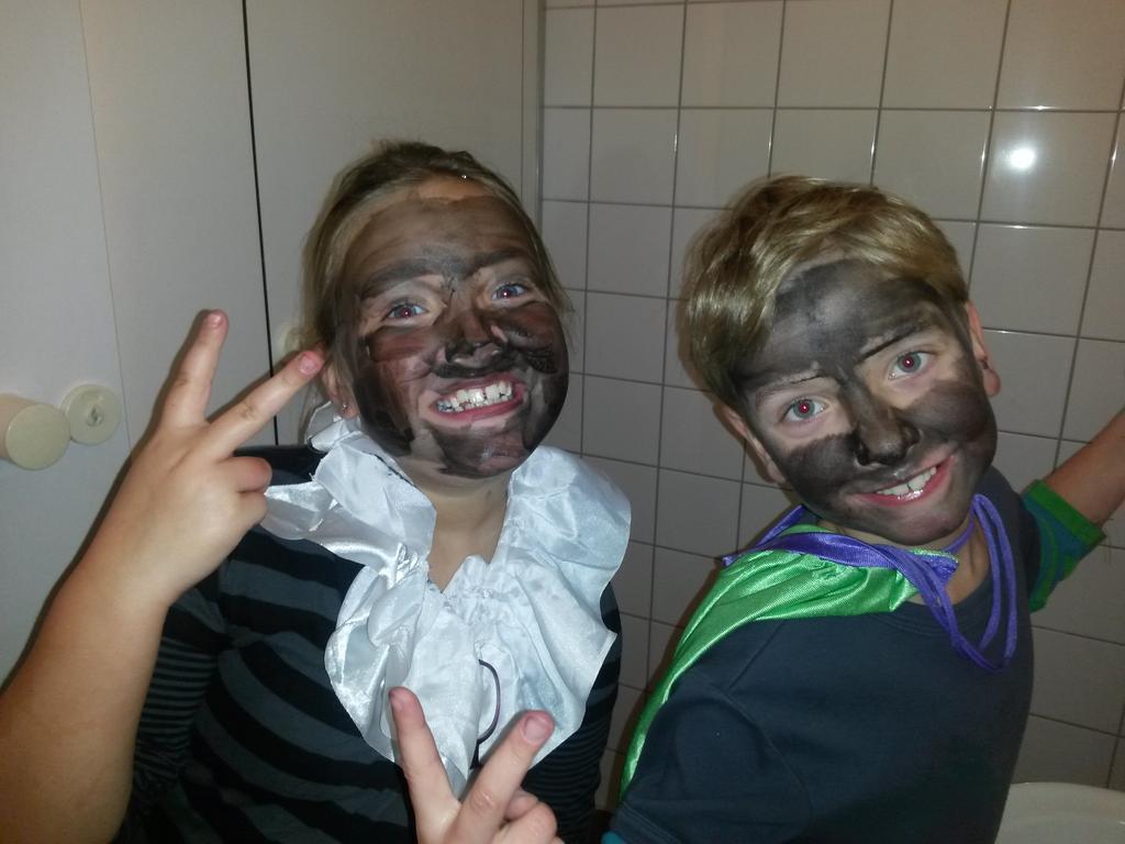 suzybabe75's tweet photo. Was ook dit jaar weer een gezellige Pietenochtend! @cocongroep45 http://t.co/rbhMIyAHuV