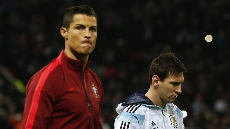 VIVAcoid's tweet photo. RT @VIVAbola: Jika Berwajah Jelek, Ronaldo Menangi Ballon d'Or Lebih Banyak http://t.co/MbAJc3nboR http://t.co/nzITRjILNw