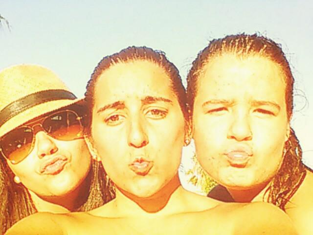 marialcs0's tweet photo. @clara_lm13 @angelouss1 queda muy poco mis niñas!!!!! http://t.co/Cv7TRDD6tQ