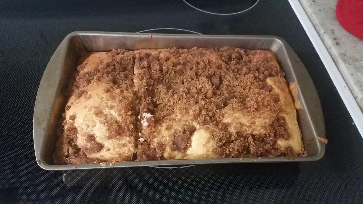 EdrianLuna's tweet photo. A man can bake too! #thanksgiving #bake #nomnomnom #watchout #handyman http://t.co/dMKJ3m9ILf