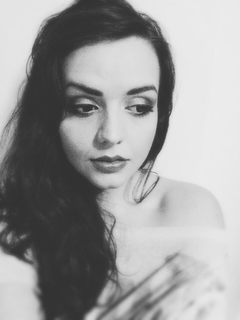 isabelhiguero's tweet photo. If we get one chance to live this life, why are we still killing time? #Newtrack #collab #outfriday #lyrics #droptek http://t.co/oCaoYwboK3