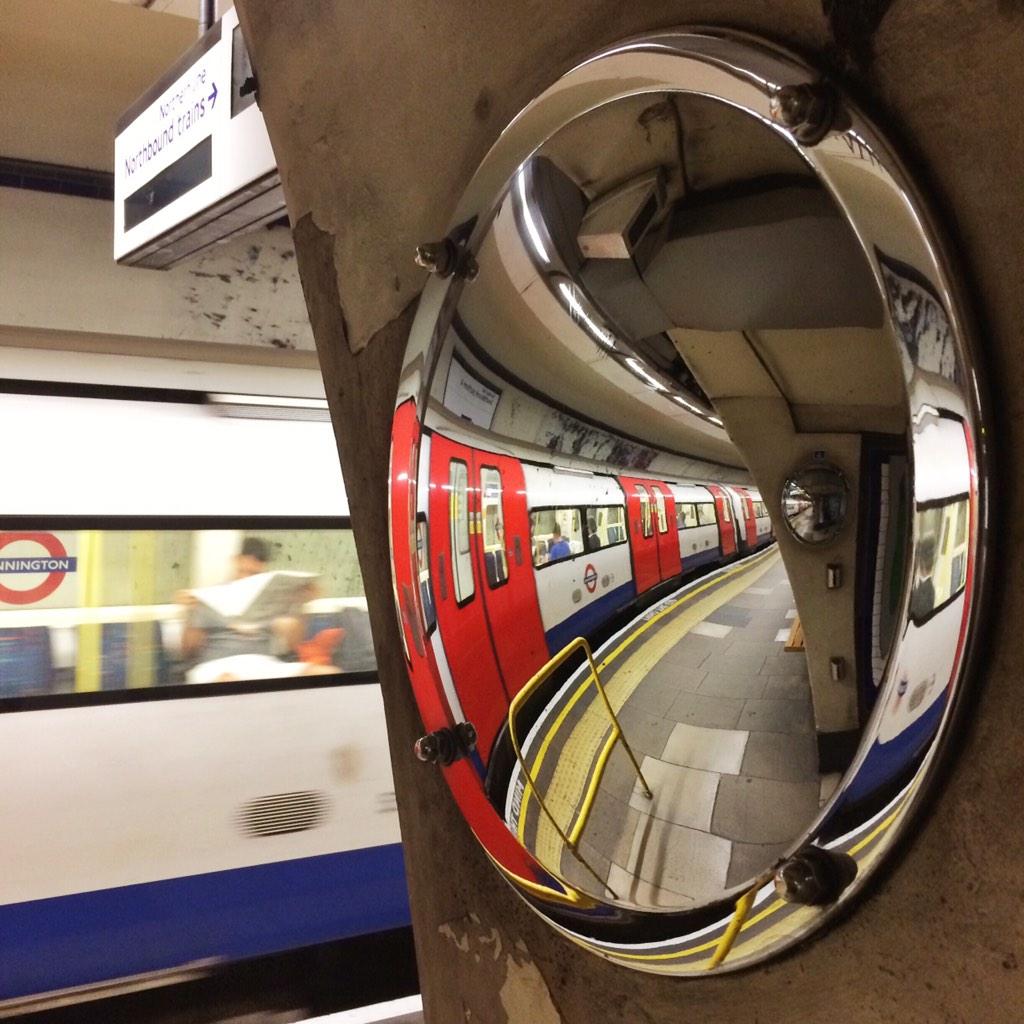 HelloRoompal's tweet image. No matter how cold it gets outside, on the #NorthernLine you can always count on being warm, cosy and snug. #HomeTime