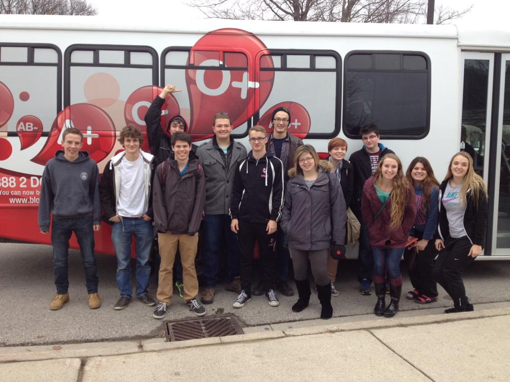 GDCI_Vikings's tweet photo. Our awesome Vikings boarded the @itsinyoutogive #Lifebus and are giving blood this afternoon! #ggproject #VikingPride http://t.co/dRaWegkfk5