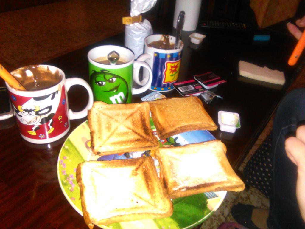 AzaharaMora13's tweet photo. Merienda de campeonas con las Marias :) http://t.co/IeDsW3lGo7