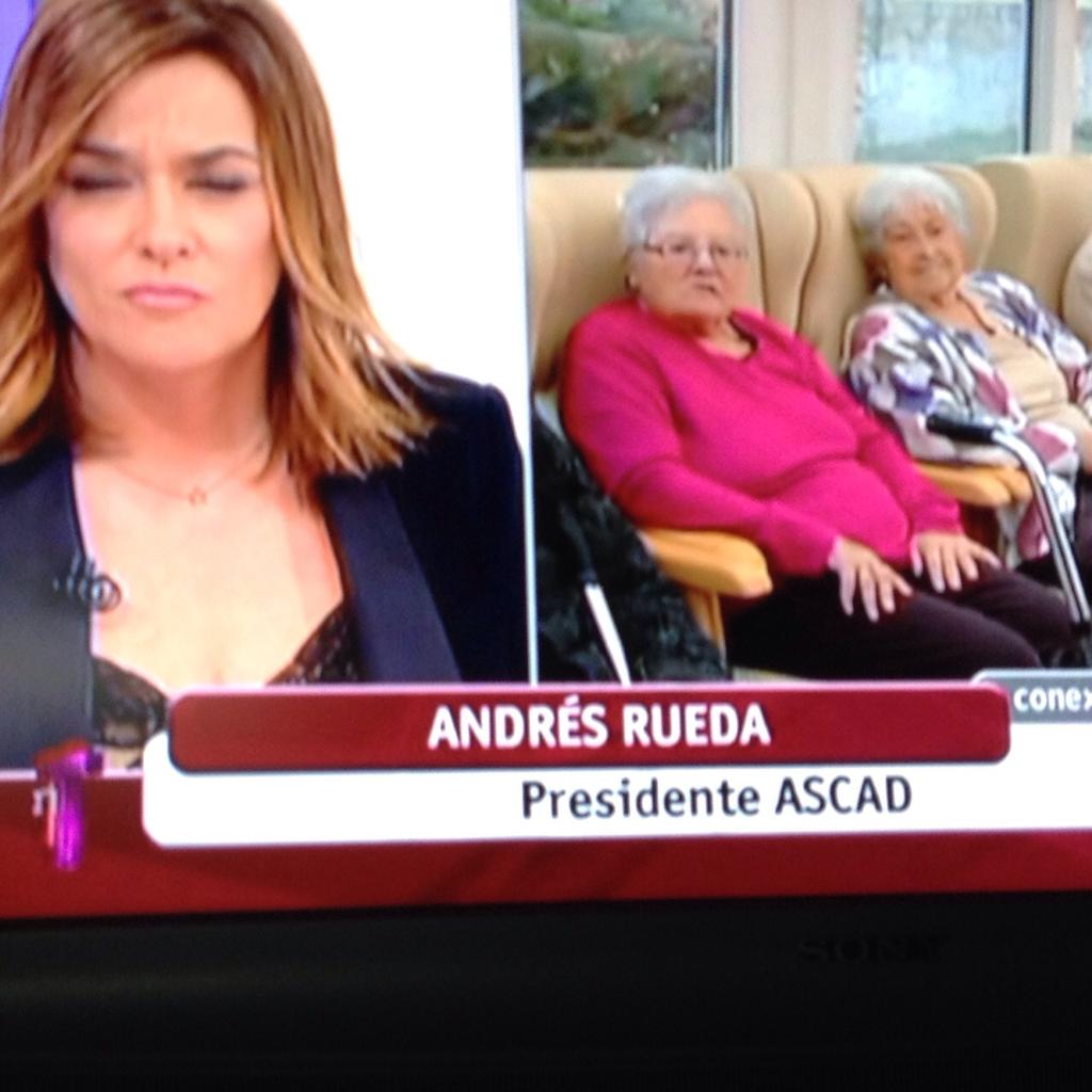 _ascad's tweet photo. @_ascad hemos participado hoy en tv1 "T por T" hablando sobre el abandono y soledad en personas mayores. #ilpAscad http://t.co/wAvzHw5aIK