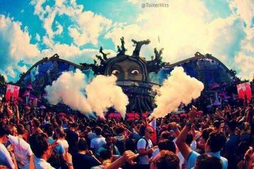 TuiterHits's tweet photo. Saber que nunca podrás ir a Tomorrowland. #RazonesParaUnaDepresión http://t.co/AEf6Gr6Wcd