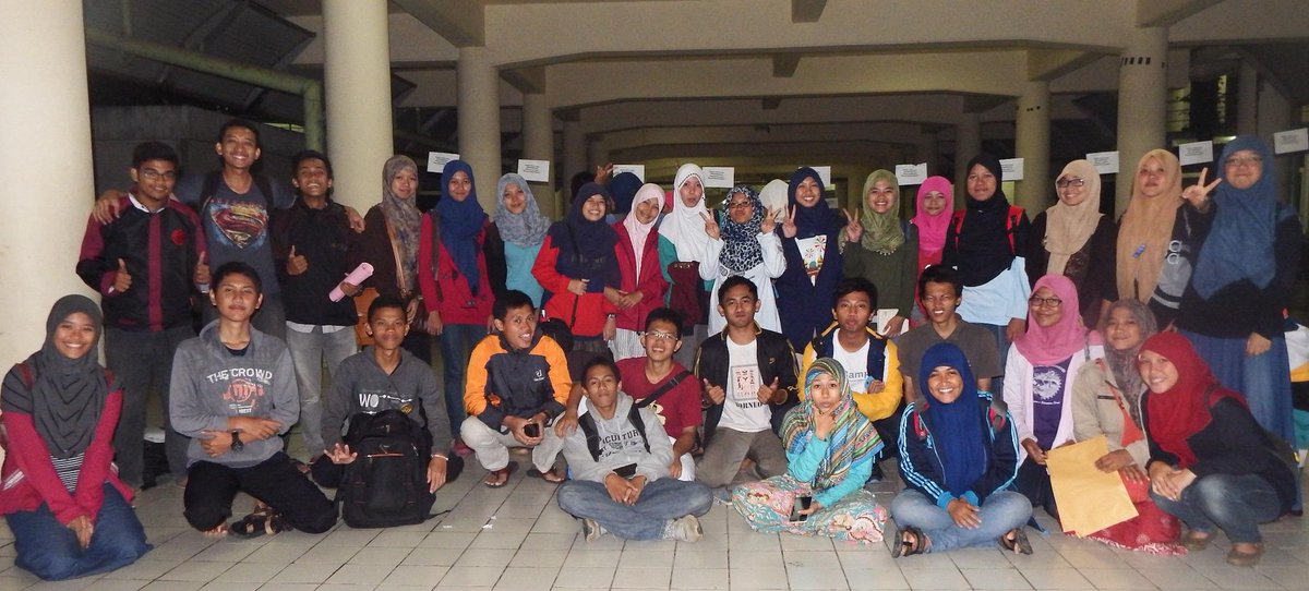 #ini dia KLH <a href="/bemkmipb/">BEM KM IPB</a> family, brsm panitia <a href="/GFestIPB/">Green Festival IPB</a> , manajemen <a href="/GA_IPB/">IGEA</a> , dan tim #GeMagz
#KMaupamit #KLHedition