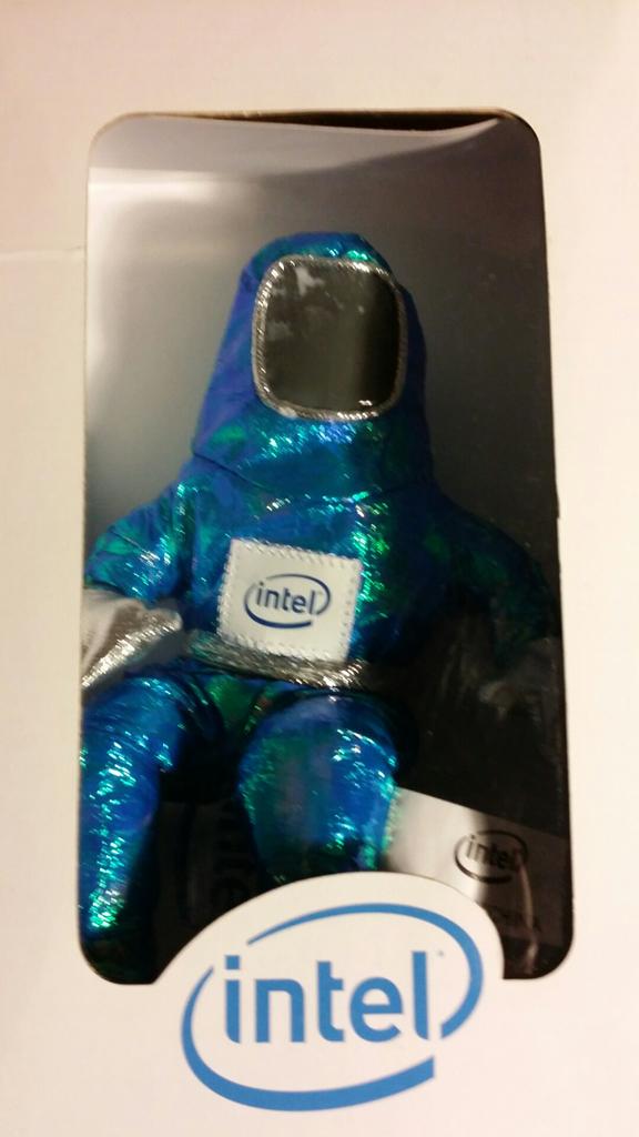 CantonCathy's tweet image. He wants a tablet too @intelcanada @marc_saltzman  #TabletsForAll