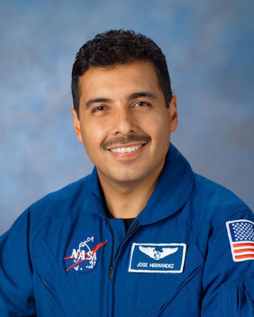 RadioUdeG's tweet photo. El astronauta mexicano, el Dr. José Hernández, asistirá a @FILGuadalajara Niños:Comenta @ConAlgoDeMedea en #RumboAFIL http://t.co/DUUSaZiM1G
