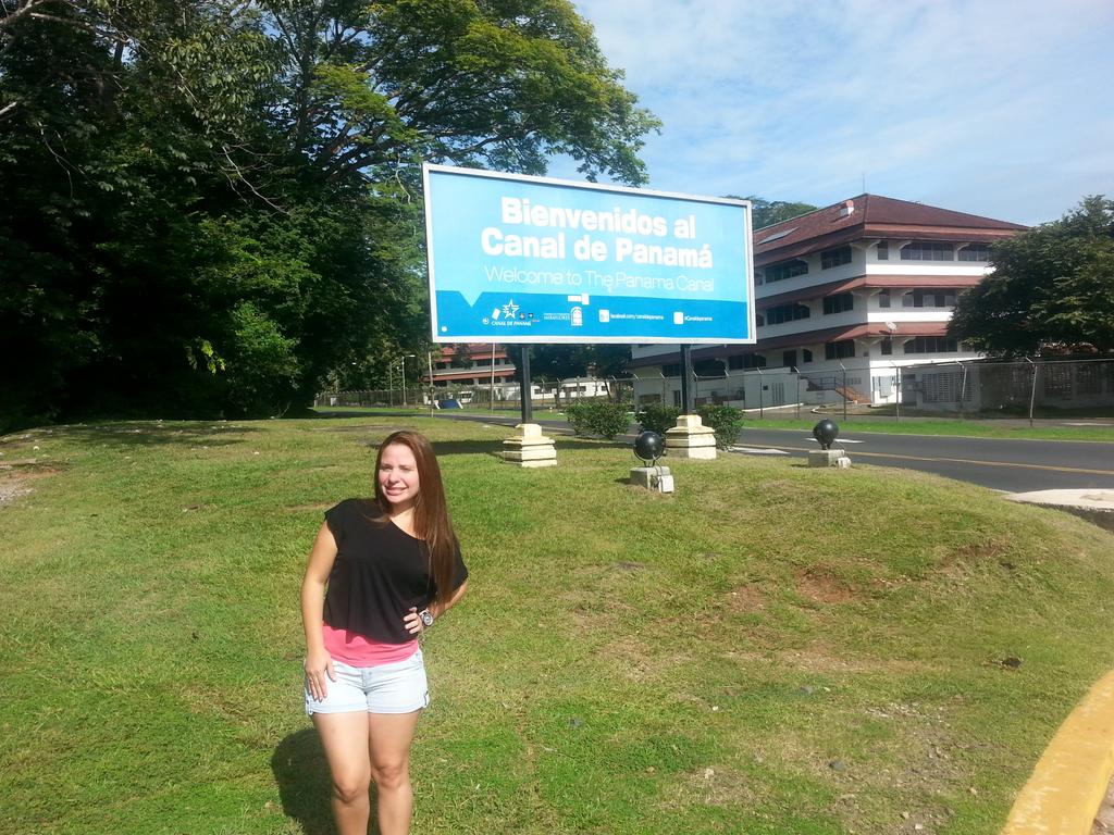 lealrina27's tweet photo. Canal de Panamá http://t.co/JnslT77G1u