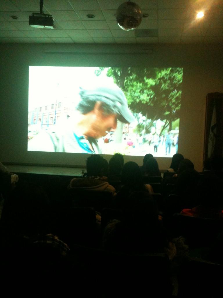 MarianaCerv's tweet photo. No cabe duda que en la Universidad Latina hay un inmenso talento.. Documental "indigencia" en el @Festcom414unila http://t.co/1eOdvqDMx4