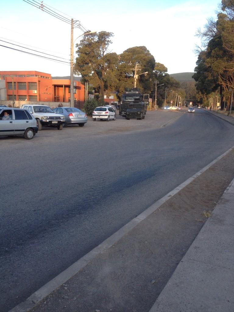 quezaboy55's tweet photo. Profesores  velaton en escuadrón y llego  fuerzas especiales http://t.co/Wi8A7IXUkU