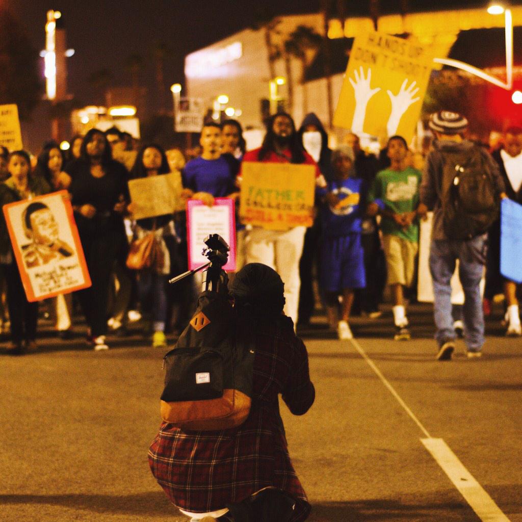 jvdotsls's tweet photo. #FergusonLA #JusticeForMikeBrown http://t.co/qF8GyYl7Lb