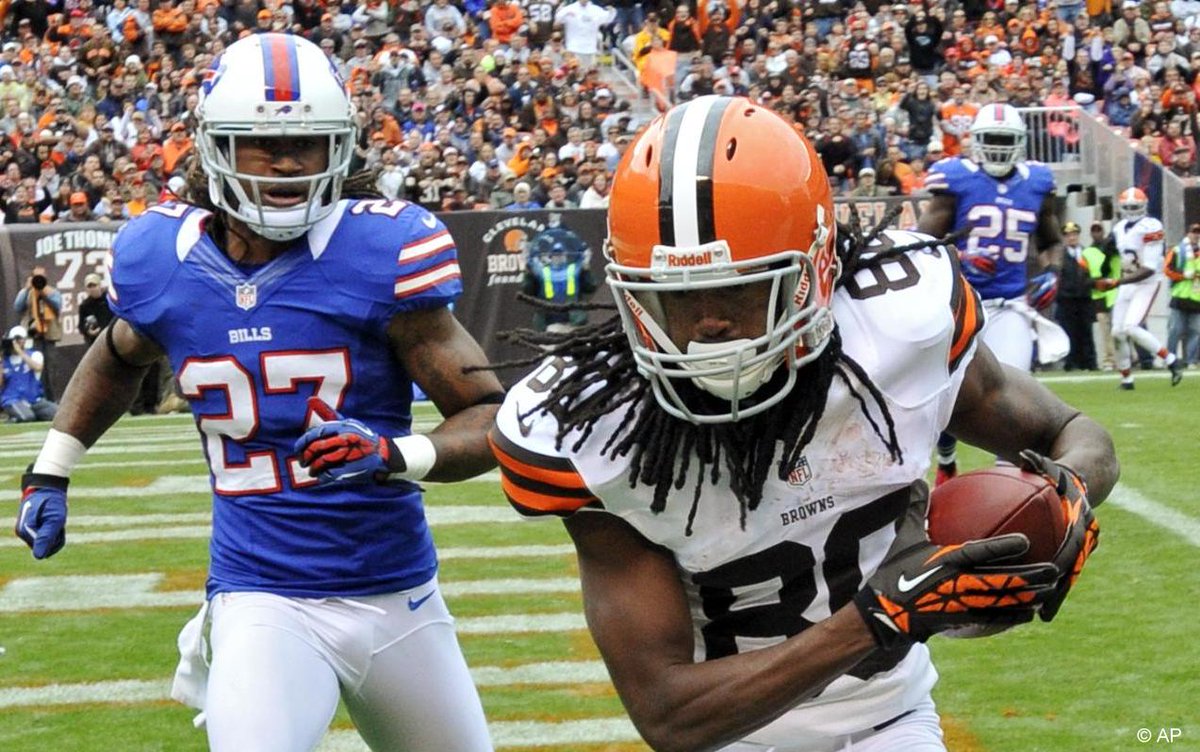 SPORTalkApp's tweet photo. Fill your #Thanksgiving plate w/the fixings &amp; sneak a bite - #NFL Week 13 “Questionable Calls” http://t.co/cNkdWVvw7P http://t.co/yTnHogOIfs