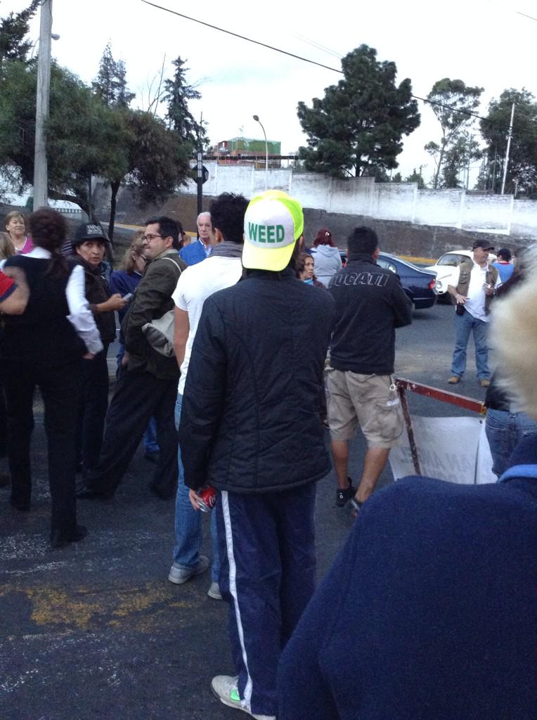 Se cerró la Av. 5 de Mayo el pasado Lunes 24, para exigir Clausura de trabajos en Área protegida.