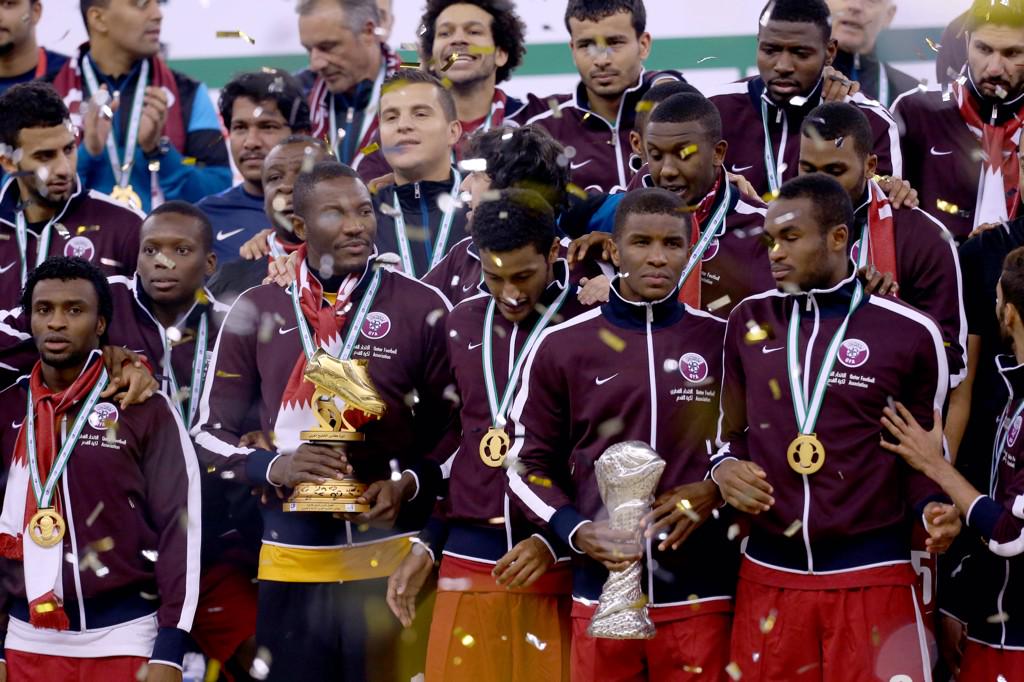 GulfCup22sa's tweet photo. تتويج منتخب #قطر بلقب كأس #خليجي22 
 #نهائي_خليجي22_السعودية_vs_قطر http://t.co/zXsKQWt3A4