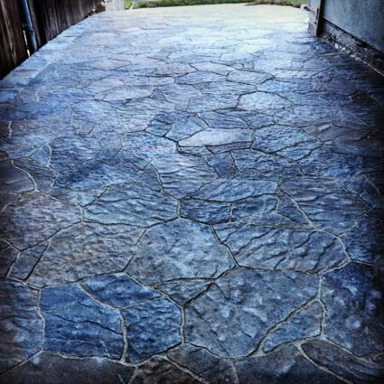 AlohaPavers's tweet photo. Adding some #beautiful #texture to #SantaAna #orangecounty #pavers @Belgard #bppro #sealer #polymeric #jointsand http://t.co/iyYj8HB6Pi