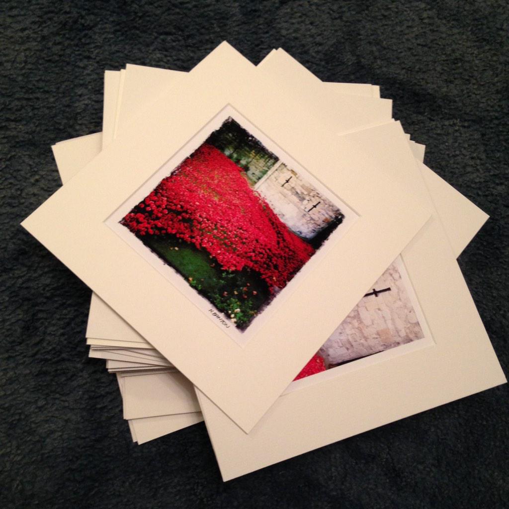 natalie_banton's tweet image. A stack of poppies coming to a craft event near you soon! #iphoneography #ChristmasIndulgence #Poppiesatthetower