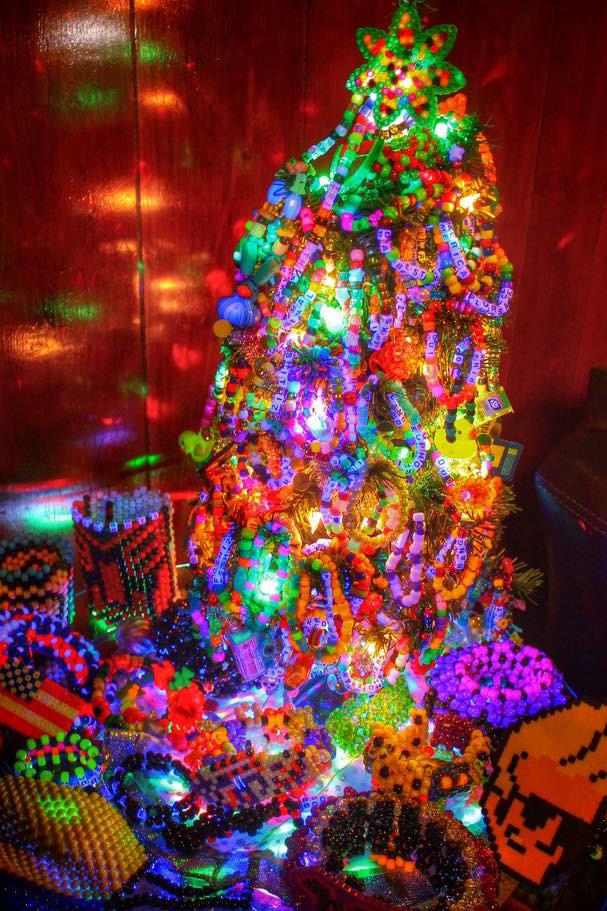 forest_electric's tweet image. My kandi Christmas tree :D