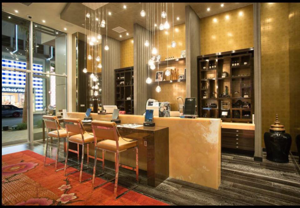 ScorsettiDesign's tweet photo. Pics of the final look for the optical store we designed for @DTSummerlin store #VisionbyAmel #Dita #Gucci http://t.co/d5at7TzaCJ