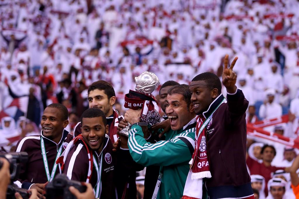 GulfCup22sa's tweet photo. :تويج منتخب #قطر بلقب كأس #خليجي22 
 #نهائي_خليجي22_السعودية_vs_قطر http://t.co/bBPxB3MEoR