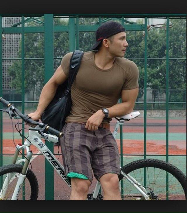 Connor_ColemanR's tweet photo. @_CoachTy showing up to school #xxsmall http://t.co/7H8c1TGu1U