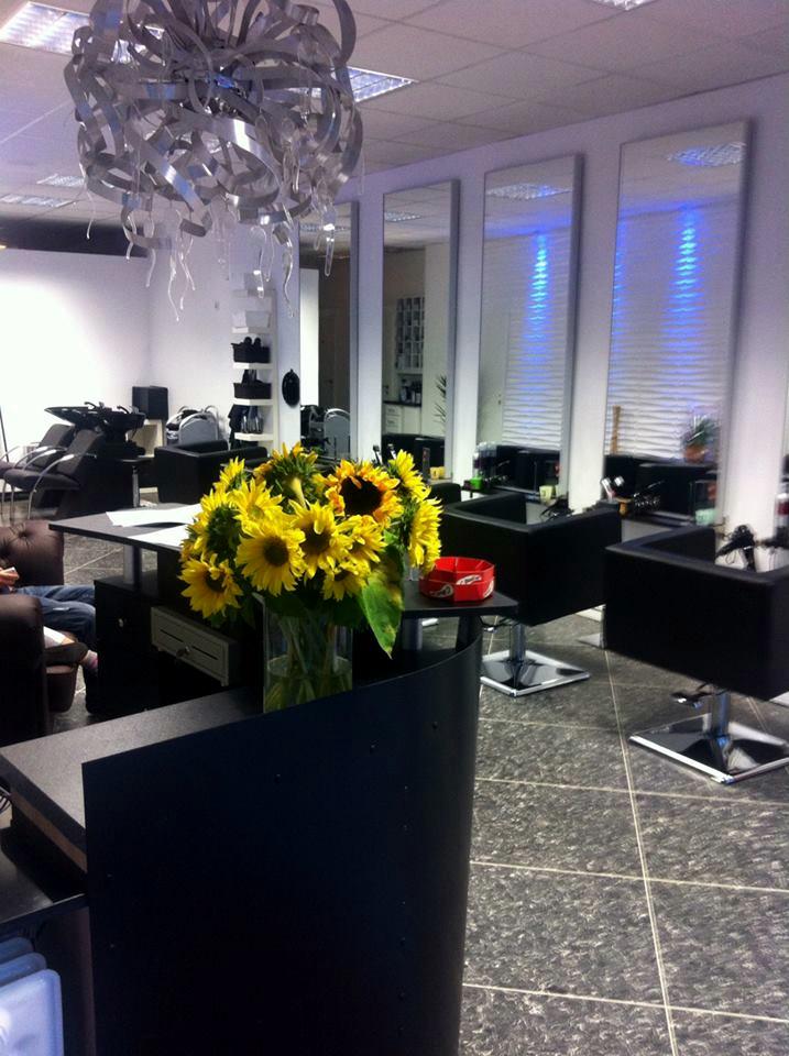 ... Eine Vielfalt von Farben und Schnitten,
von Fashion-Trends und individueller Style-Kunst!"