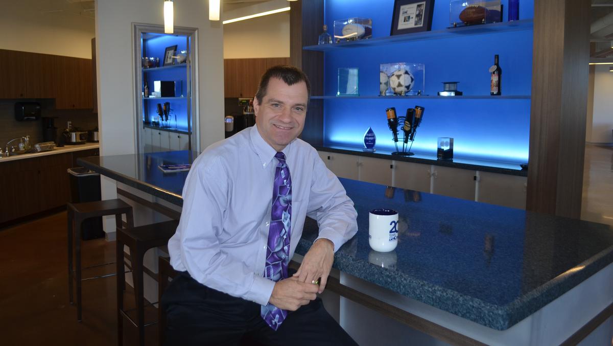 KCBizJournal's tweet photo. .@BHCRhodes engineers cool new HQ space (check out these amazing photos): http://t.co/wzRs8uis2r http://t.co/gaskmKSJmw