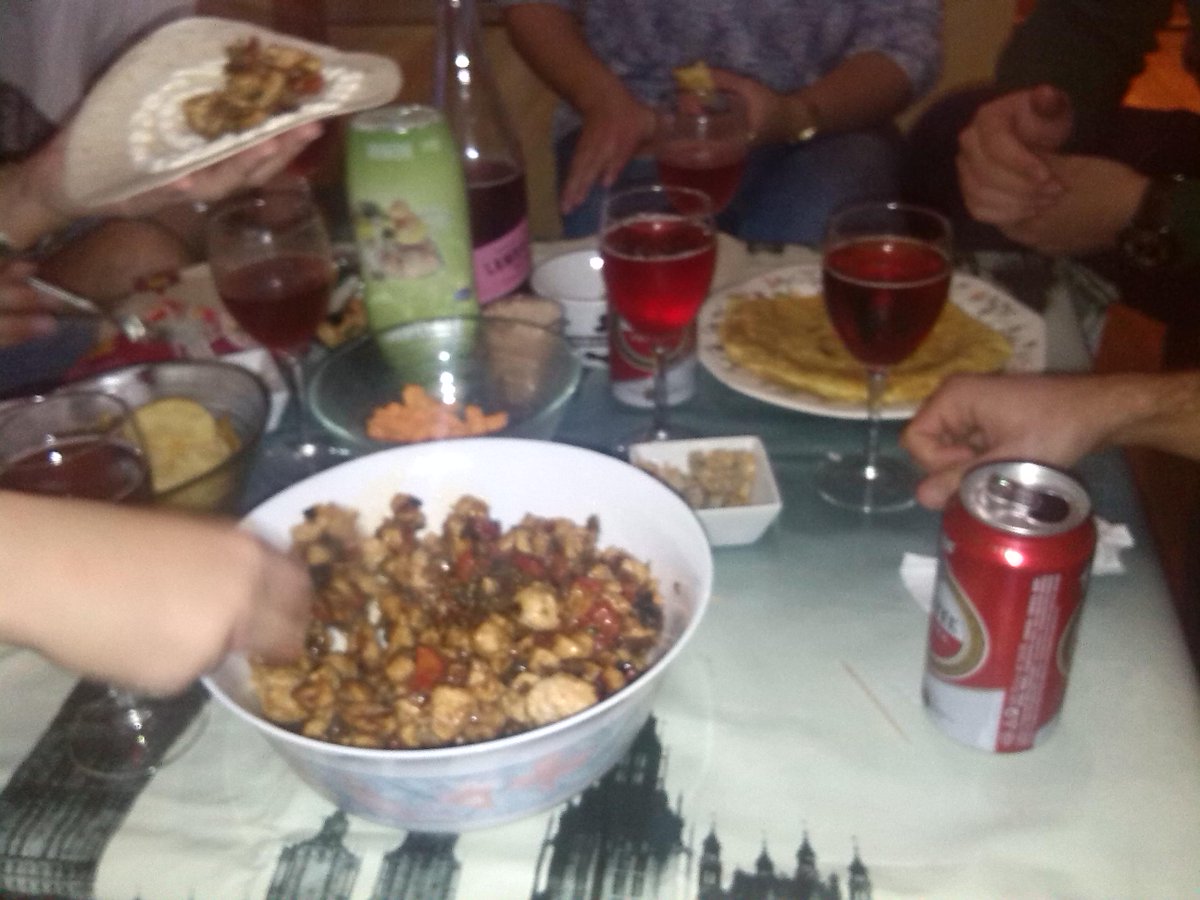 Analuz39's tweet photo. Cenit a romántica con mis nenas @majo2703  @nererscgmnz http://t.co/wft1Ib6asV