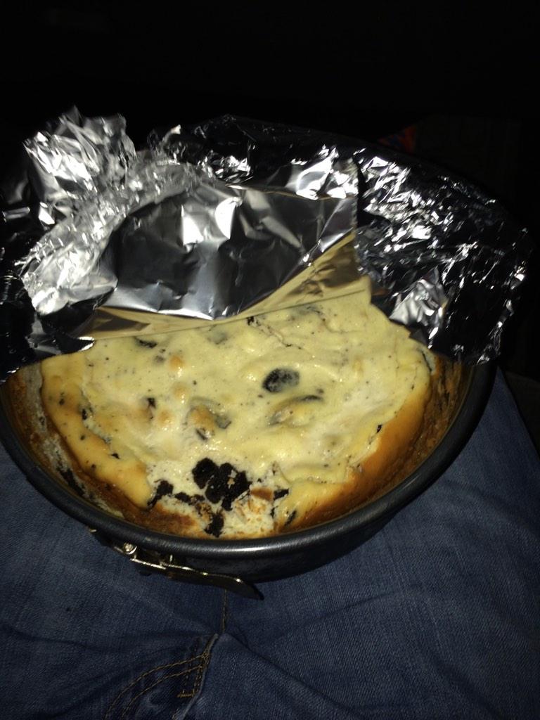 Tony1428Tony's tweet photo. Shout out to @TFer12 for this amazing Oreo cheesecake #liftingbro #teamchuck http://t.co/sZ4Xgff9rz