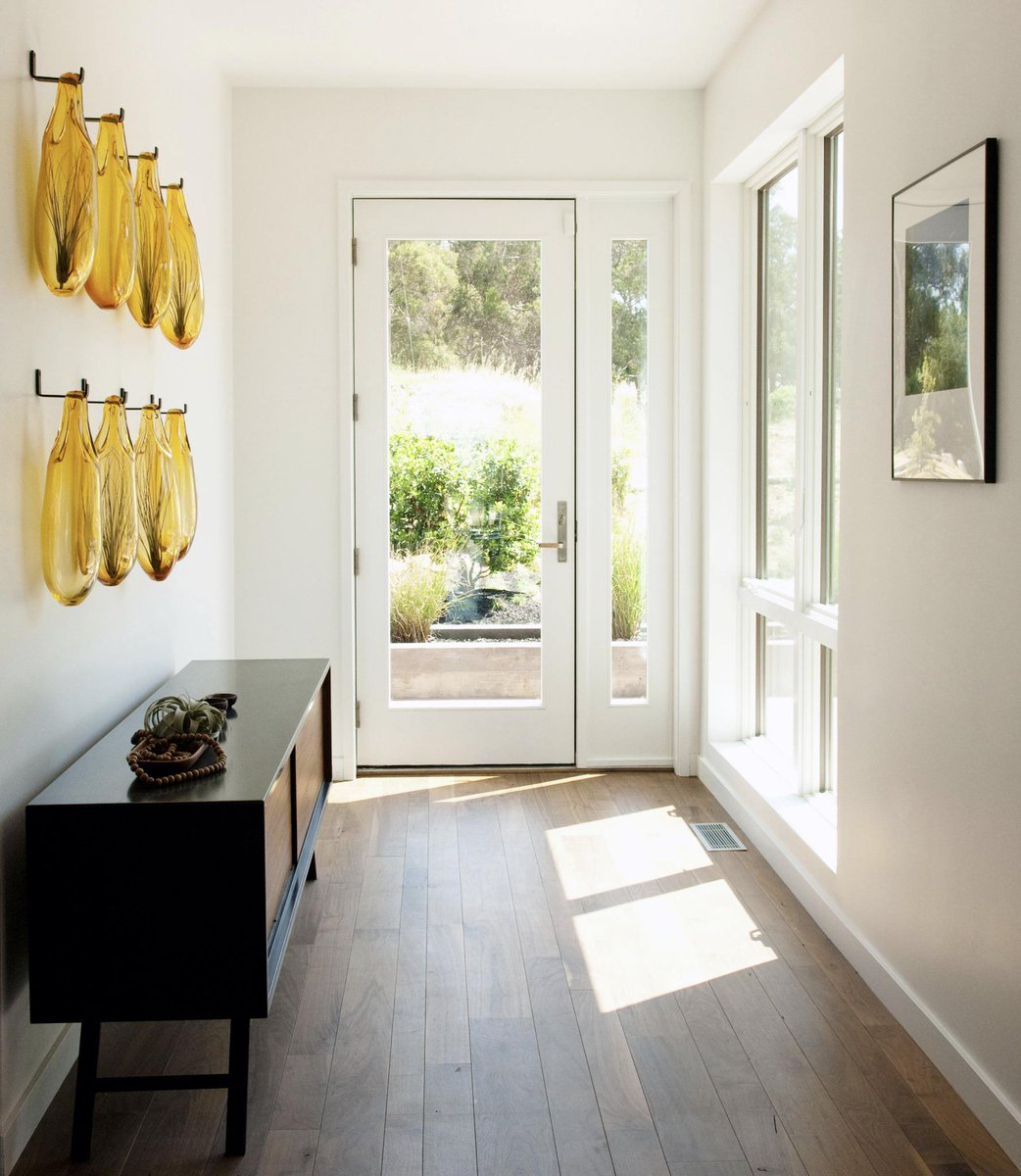sklostudio's tweet photo. @sklostudio #amber hold objects create a warm, welcoming entryway. #designideas #artglass #wallart #homedecor http://t.co/Lf3RfKFMpI