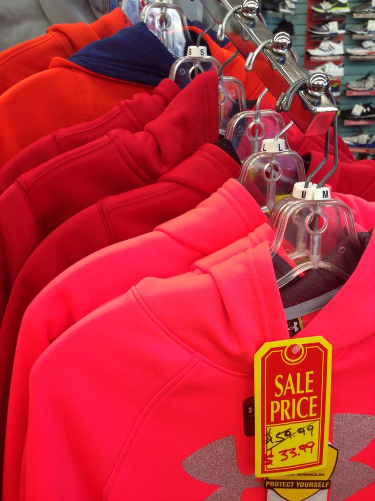 BLACK FRIDAY Under Armour hoodie sale! RT this to be entered into WIN a hoodie of your own! #RT #BlackFriday