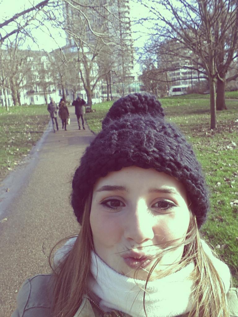 Lourdesgp9's tweet photo. @angelaarroyo13 @BaupressInfo #SelfieBaupress London!!! ♥♥ nomino a @Paulabetis y @laurapantunez http://t.co/tFfnVoT1On